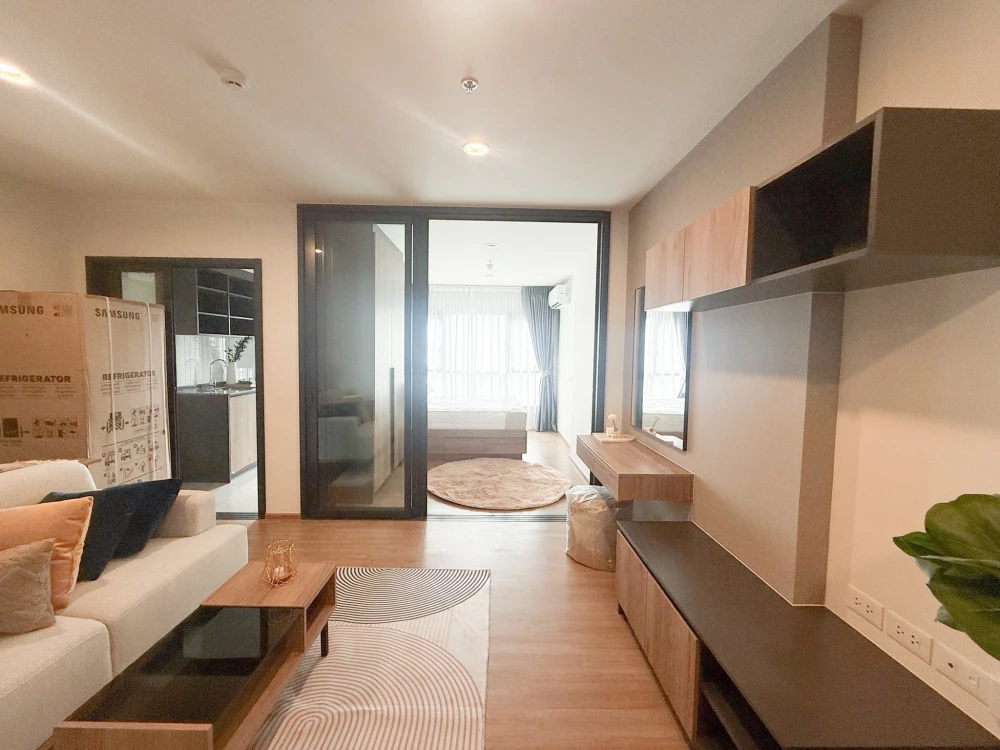 For rent: The Line Vibe, beautifully decorated unit on the 28th floor with stunning city views from the balcony. Fully furnished with appliances. Book