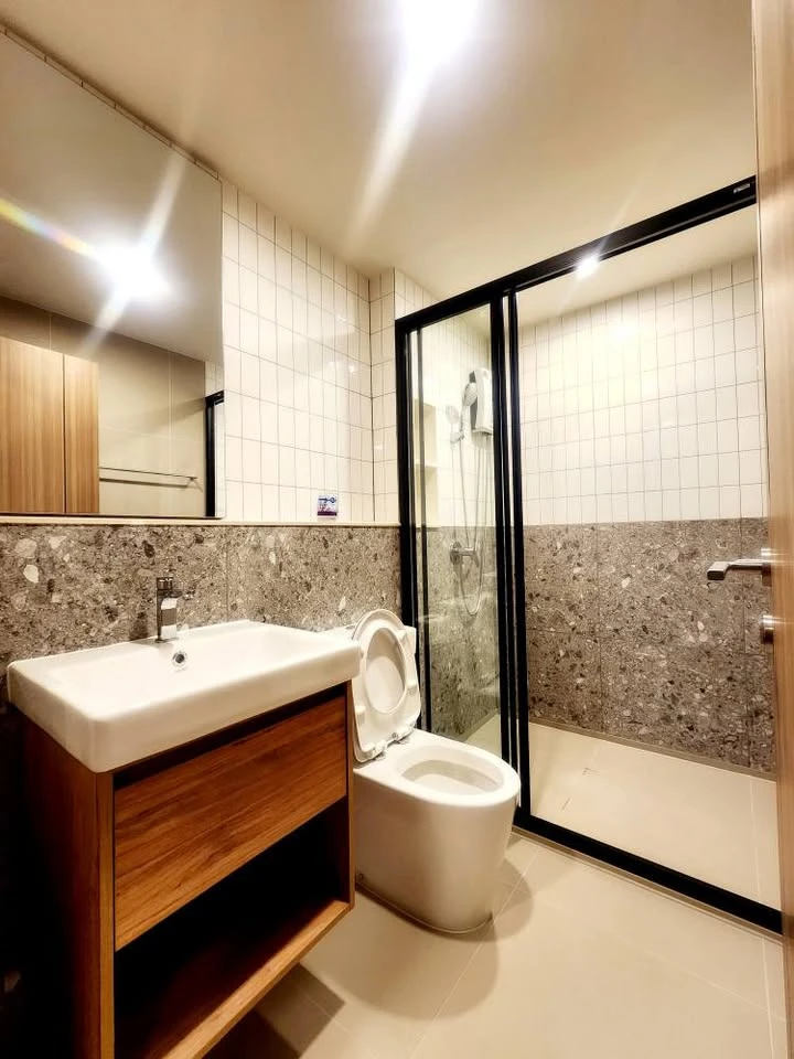 For rent: The Line Vibe, a beautifully decorated room, well-built-in, convenient and complete here. Hurry and book today. Don't wait.