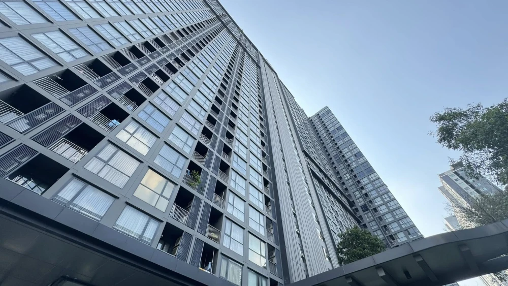 For rent: The Line Wongsawang, high floor unit, great location, beautiful view, fully furnished. Don't miss this great opportunity!