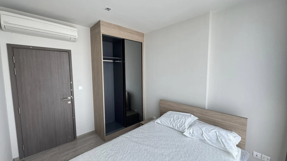 For rent: The Line Wongsawang, high floor unit, great location, beautiful view, fully furnished. Don't miss this great opportunity!