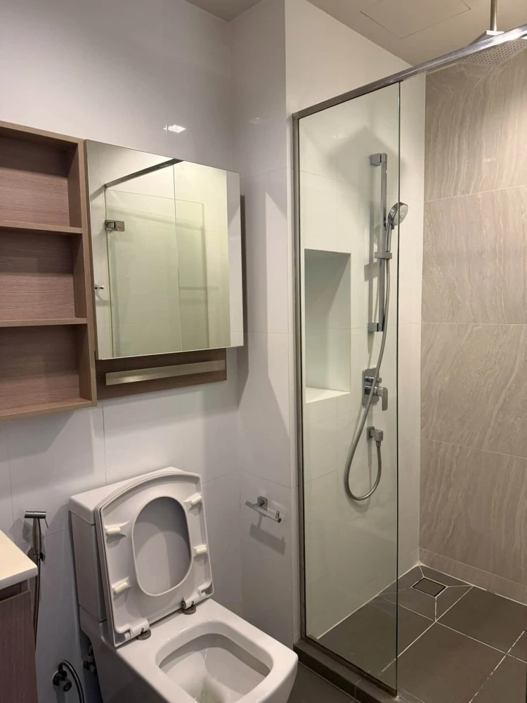 For rent: The Line Wongsawang. Nice room with high-quality wallpaper and complete amenities. Book now!