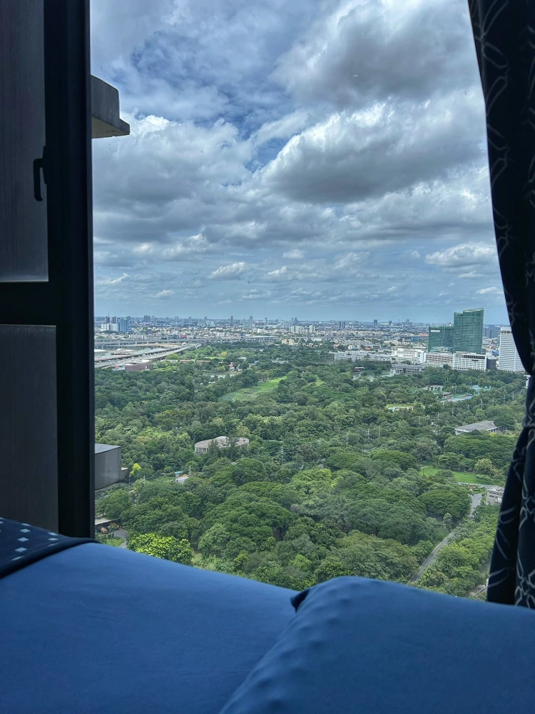 For rent: The Line Chatuchak-Mochit. Large room with a full garden view, both balcony and bedroom. Extra large balcony, stylishly decorated.
