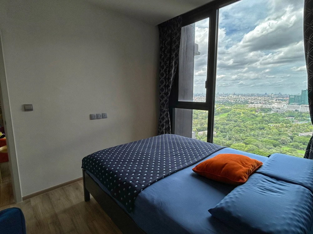 For rent: The Line Chatuchak-Mochit. Large room with a full garden view, both balcony and bedroom. Extra large balcony, stylishly decorated.