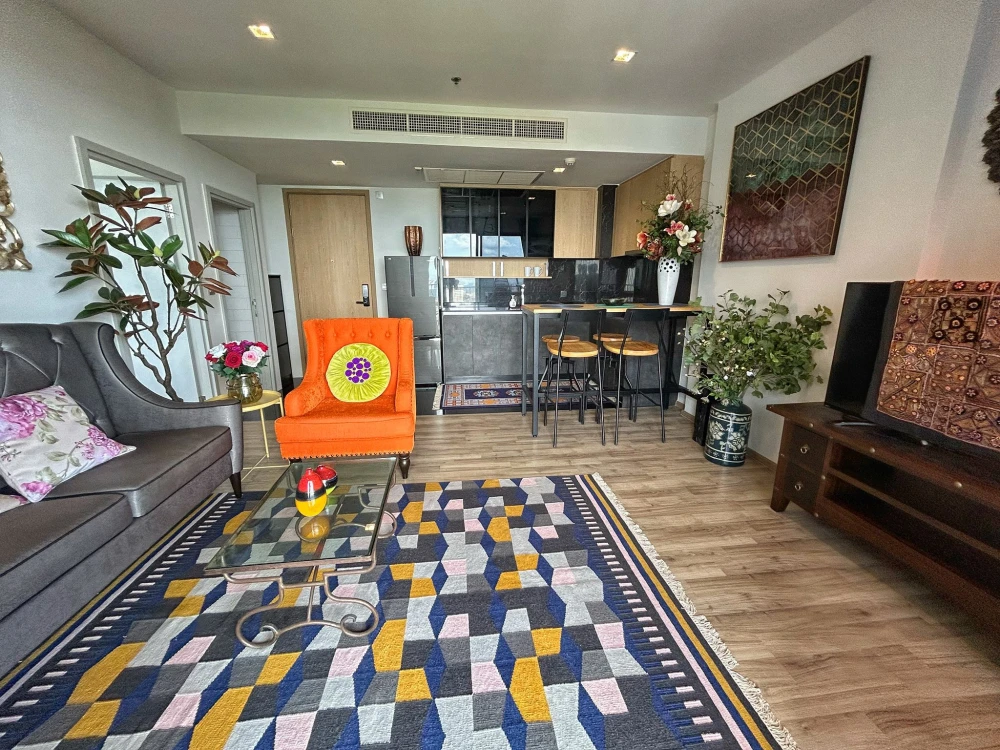 For rent: The Line Chatuchak-Mochit. Large room with a full garden view, both balcony and bedroom. Extra large balcony, stylishly decorated.