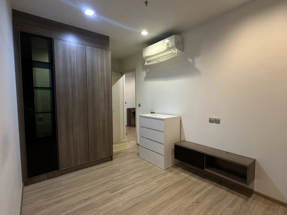 For rent: THE LINE Phahonyothin-Pradipat, very high floor (42nd floor), beautiful city view, lots of space, book first, get it first.