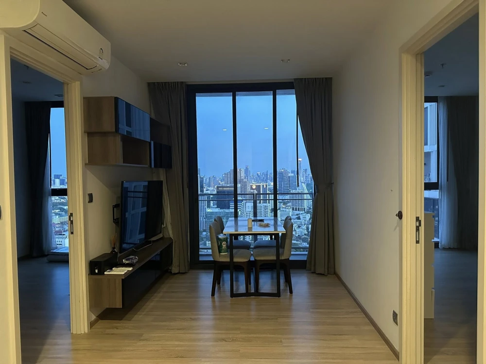 For rent: THE LINE Phahonyothin-Pradipat, very high floor (42nd floor), beautiful city view, lots of space, book first, get it first.