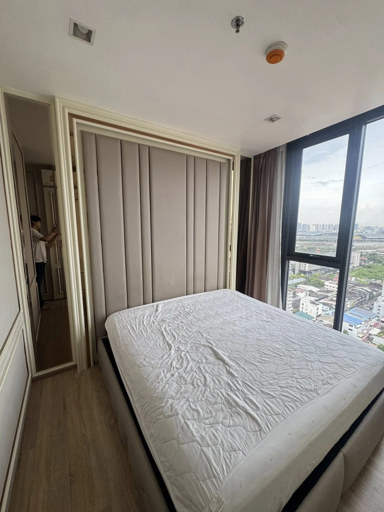 For rent: THE LINE Phahonyothin-Pradipat, 2 bedrooms, 1 bathroom, very high floor, fully furnished with built-in furniture. Reserve now!