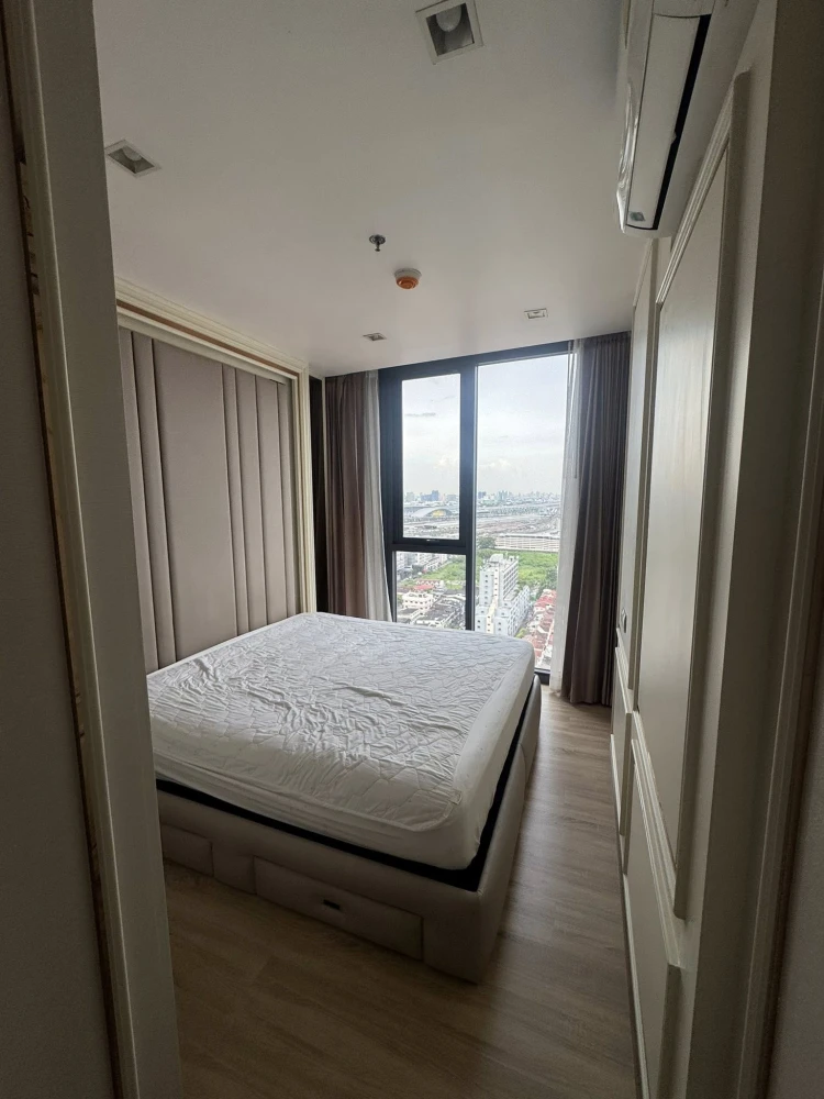 For rent: THE LINE Phahonyothin-Pradipat, 2 bedrooms, 1 bathroom, very high floor, fully furnished with built-in furniture. Reserve now!