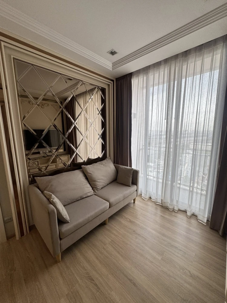 For rent: THE LINE Phahonyothin-Pradipat, 2 bedrooms, 1 bathroom, very high floor, fully furnished with built-in furniture. Reserve now!