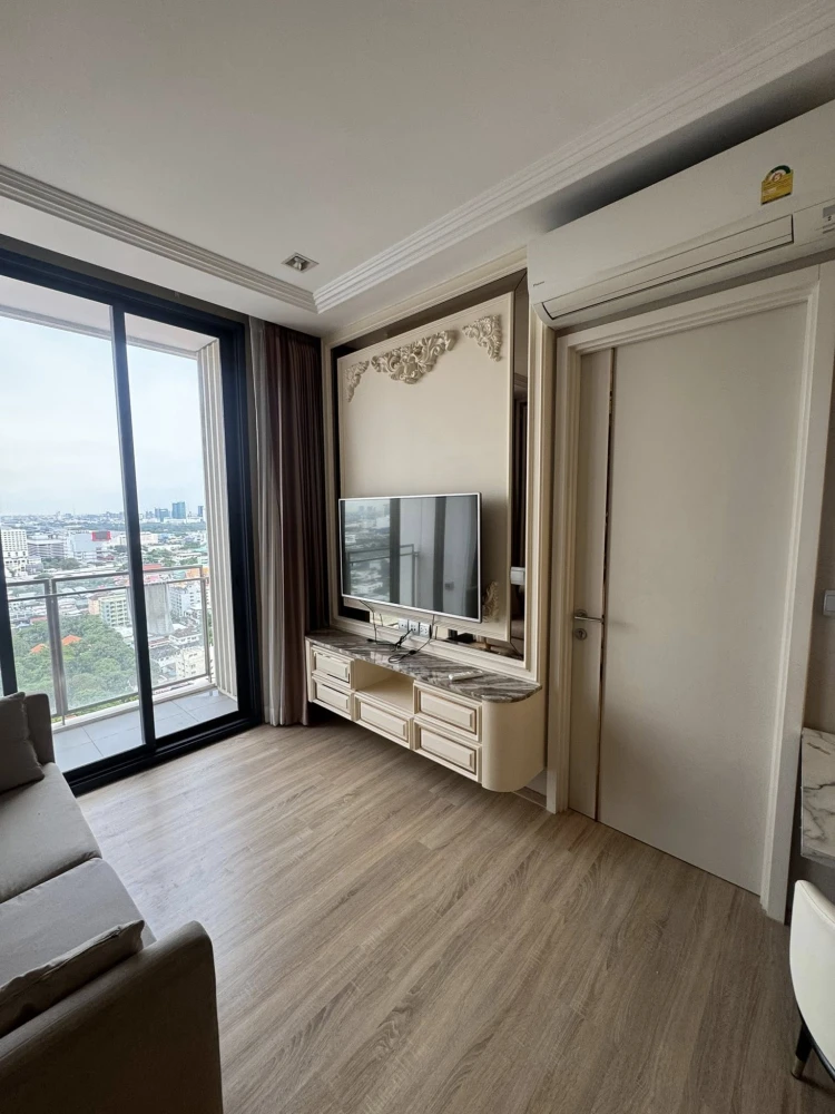 For rent: THE LINE Phahonyothin-Pradipat, 2 bedrooms, 1 bathroom, very high floor, fully furnished with built-in furniture. Reserve now!