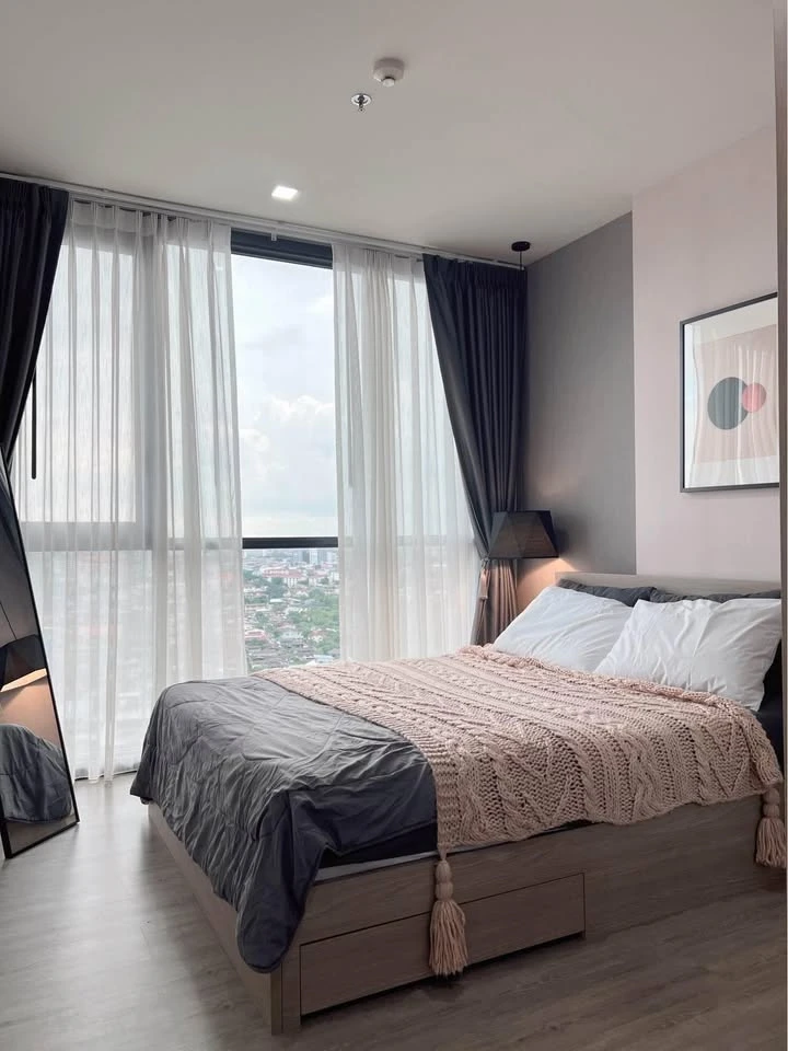 For rent: The Line Wong Sawang, 21st floor, corner unit with windows on two sides for excellent natural light. 3M window film installed on all windows
