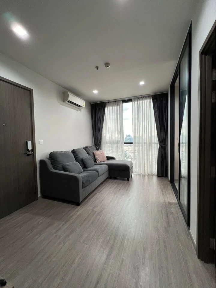 For rent: The Line Wong Sawang, 21st floor, corner unit with windows on two sides for excellent natural light. 3M window film installed on all windows