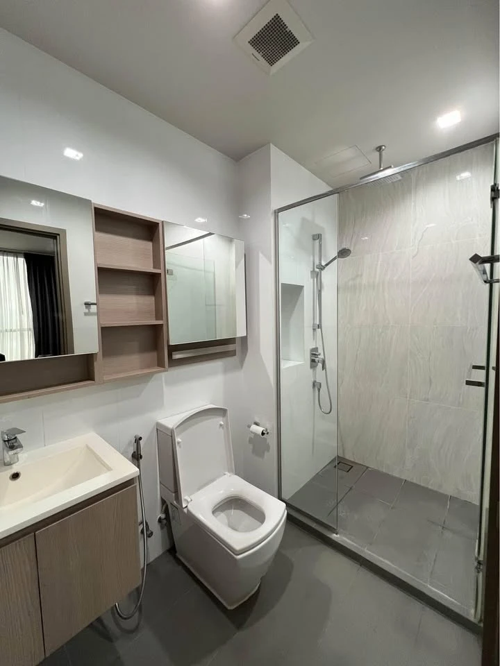 For rent: The Line Wong Sawang, 21st floor, corner unit with windows on two sides for excellent natural light. 3M window film installed on all windows