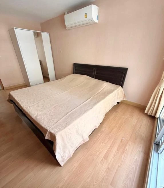 For rent: The Link Sukhumvit 50, 1 bedroom, 1 bathroom. High-quality wallpaper and fully furnished. Don't miss out!