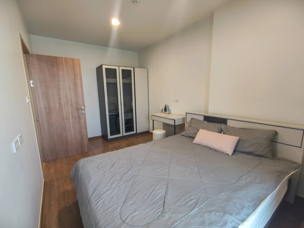 For rent: The Livin Phetkasaem, high floor unit, ready to move in. Book now before it's too late!!!
