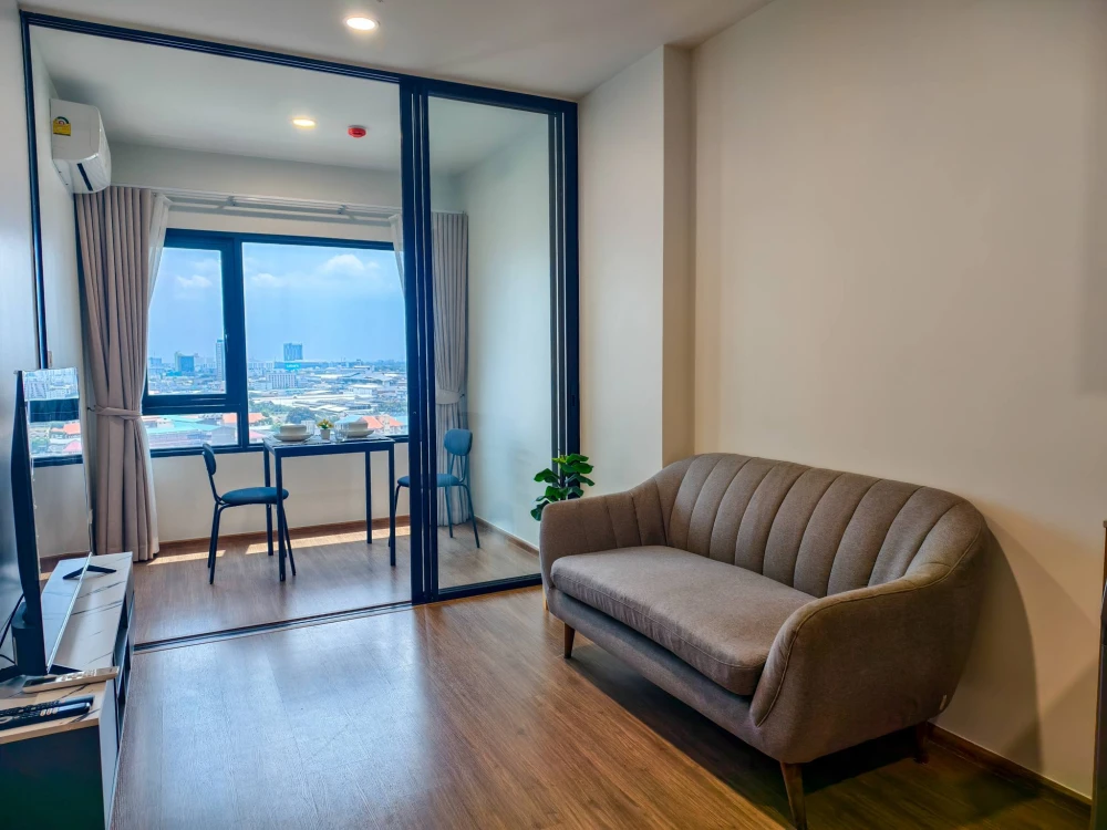 For rent: The Livin Phetkasaem, high floor unit, ready to move in. Book now before it's too late!!!