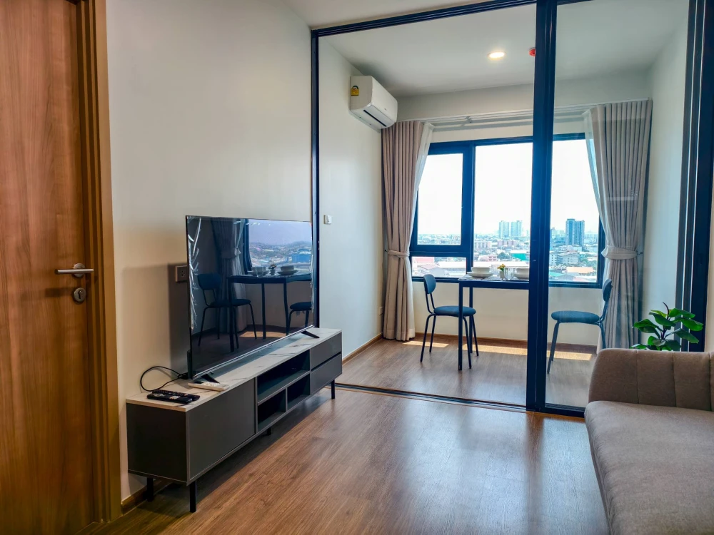 For rent: The Livin Phetkasaem, high floor unit, ready to move in. Book now before it's too late!!!