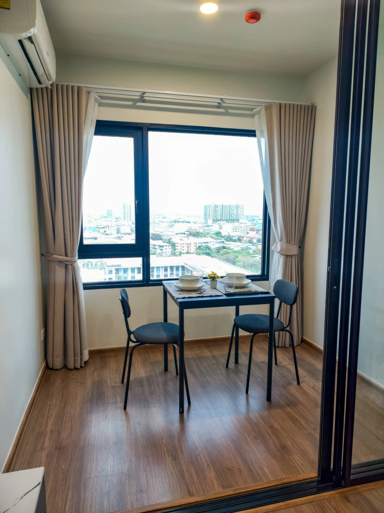 For rent: The Livin Phetkasaem, high floor unit, ready to move in. Book now before it's too late!!!