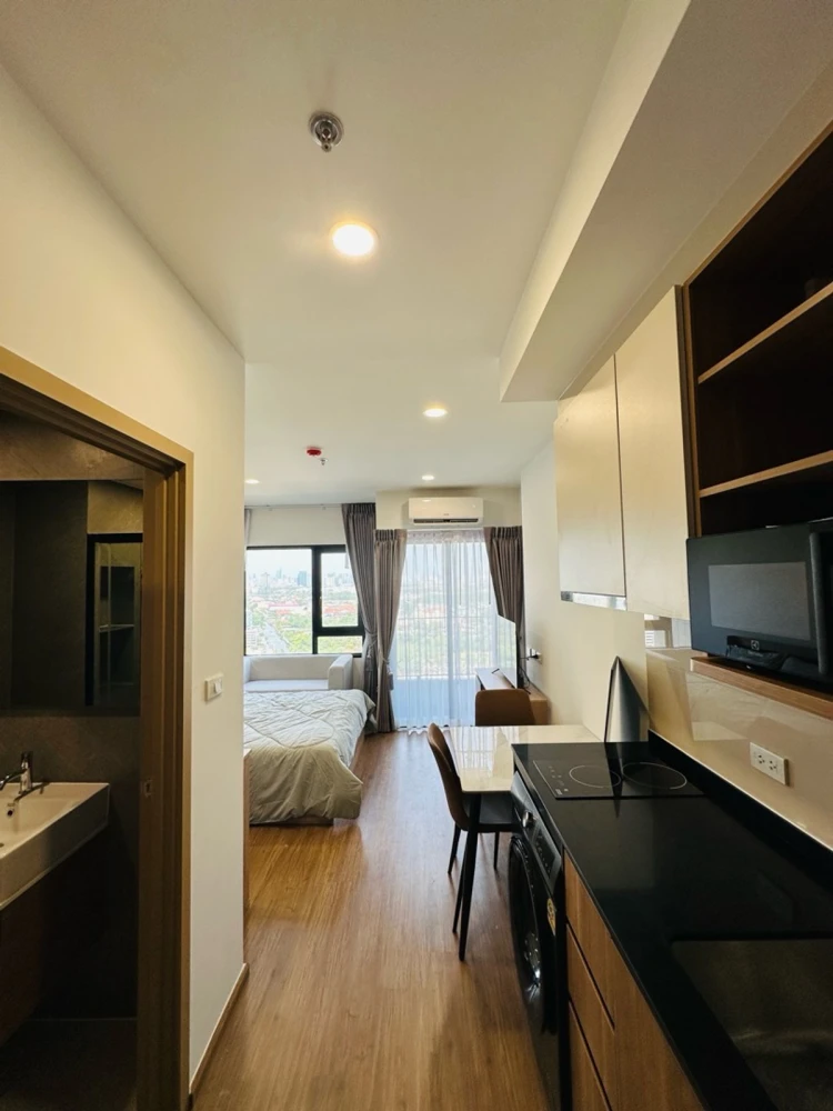 For rent: The Livin Phetkasem 37, 21st floor, fully furnished unit. Very comfortable and ready to move in. Book now! Don't miss out!