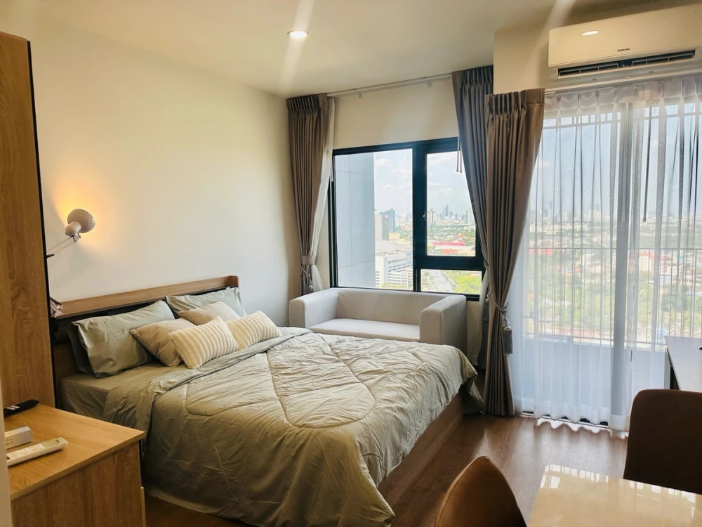 For rent: The Livin Phetkasem 37, 21st floor, fully furnished unit. Very comfortable and ready to move in. Book now! Don't miss out!