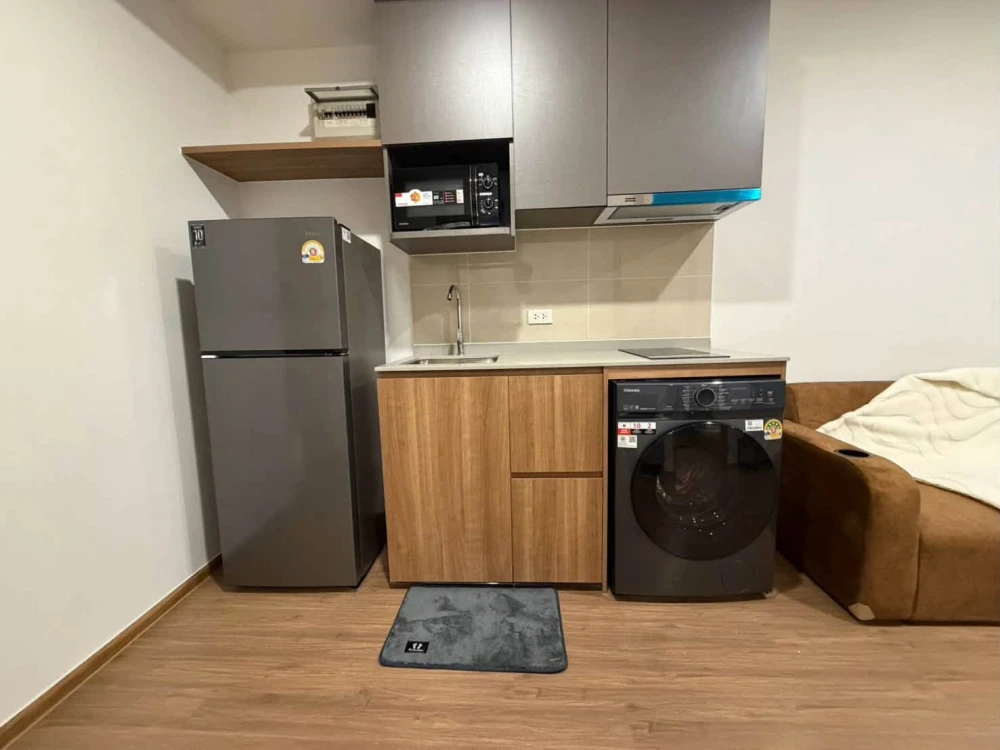 For Rent: The Livin Phetkasem 37, 24th Floor. Fully furnished and inviting—book now!
