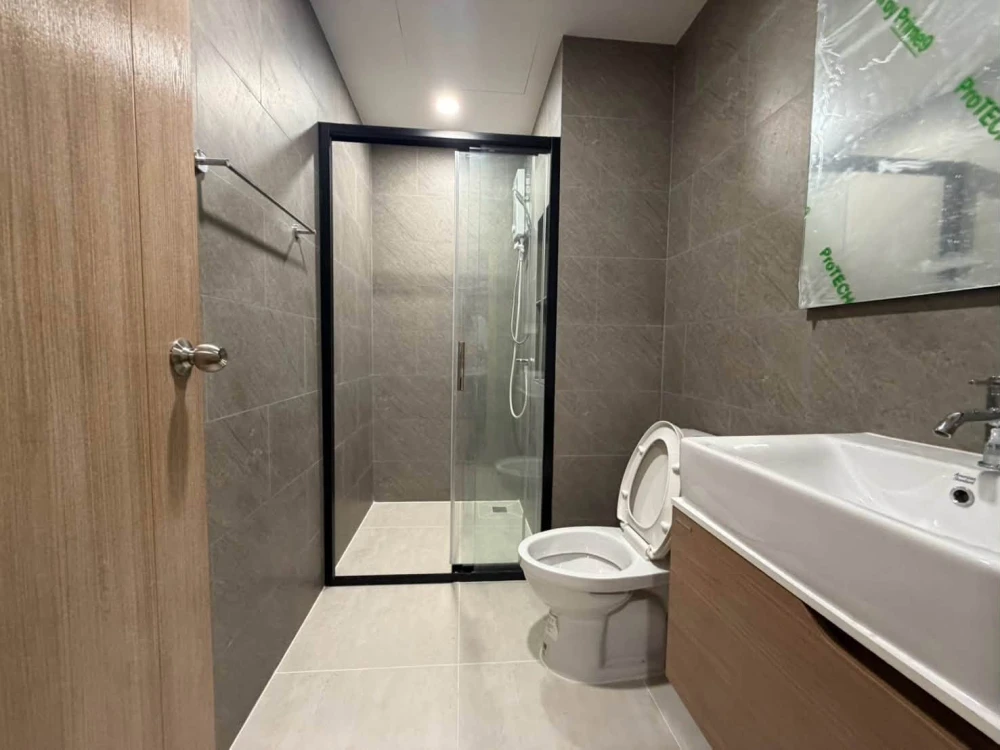 For Rent: The Livin Phetkasem 37, 24th Floor. Fully furnished and inviting—book now!