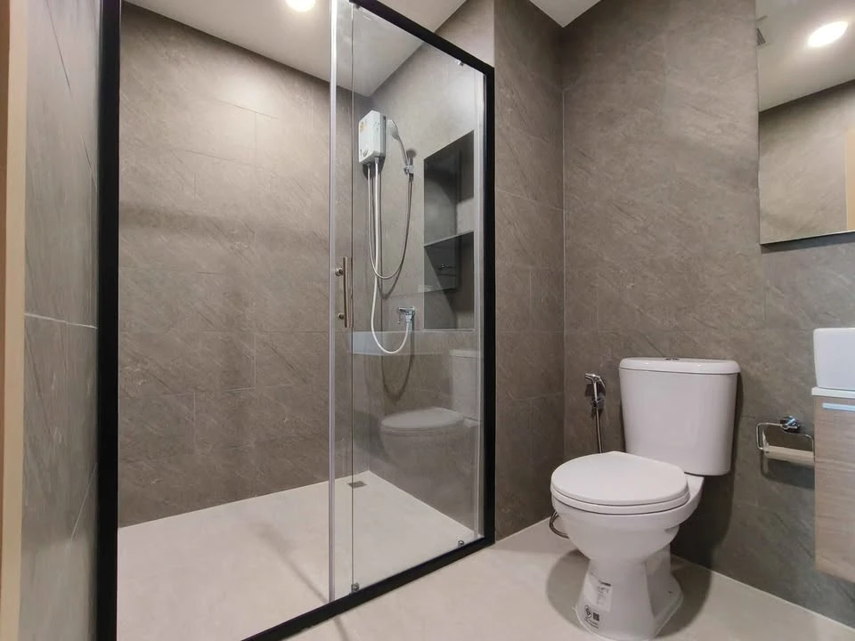 For rent: The Livin Phetkasem 37. Minimalist style decoration, fully furnished. Don't miss out!