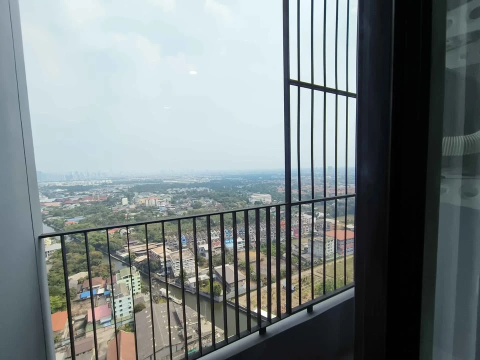 For rent: The Livin Phetkasem 37. Minimalist style decoration, fully furnished. Don't miss out!