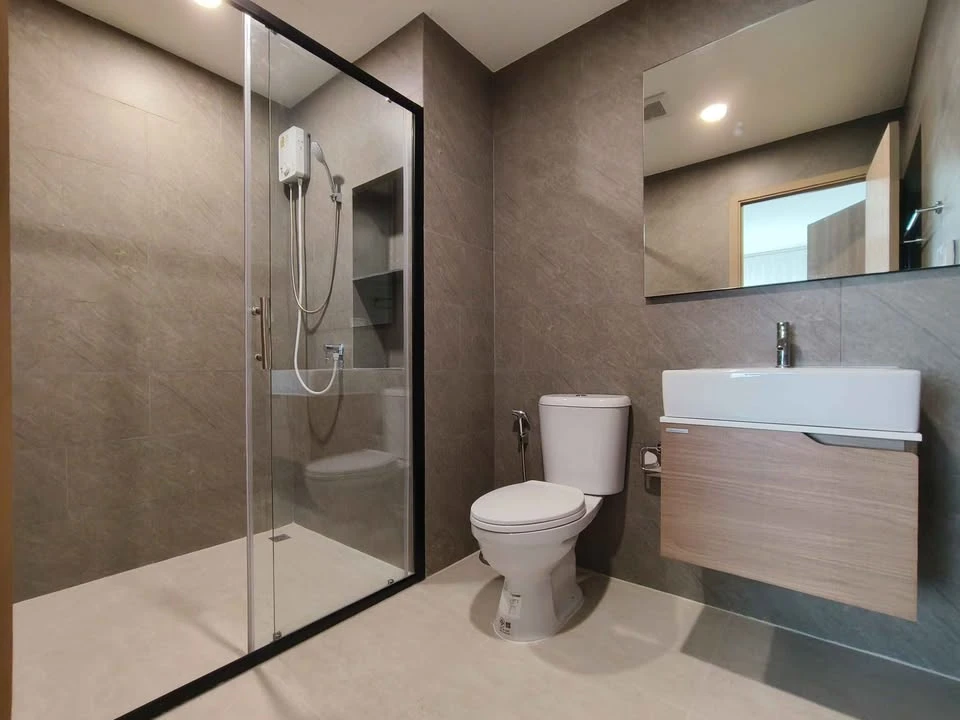 For rent: The Livin Phetkasem 37. Minimalist style decoration, fully furnished. Don't miss out!
