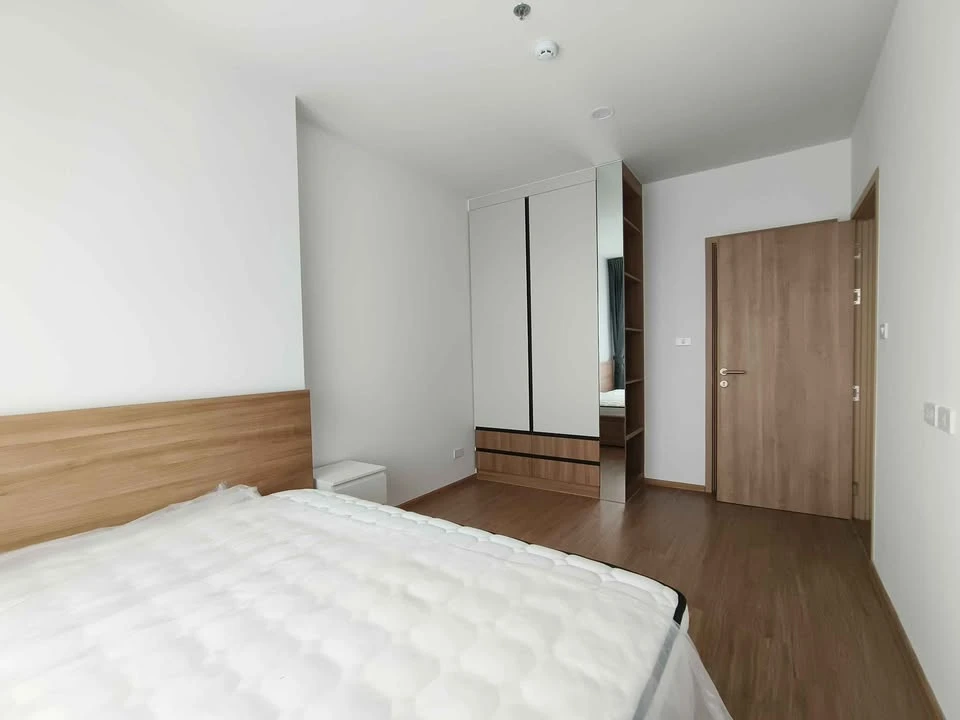 For rent: The Livin Phetkasem 37. Minimalist style decoration, fully furnished. Don't miss out!