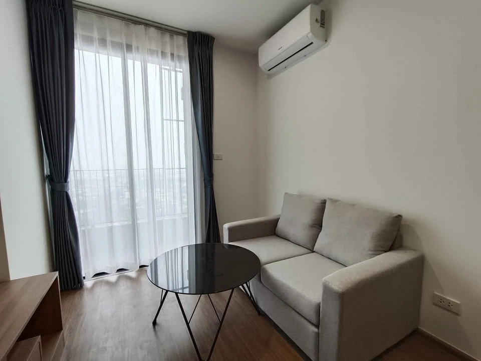 For rent: The Livin Phetkasem 37. Minimalist style decoration, fully furnished. Don't miss out!