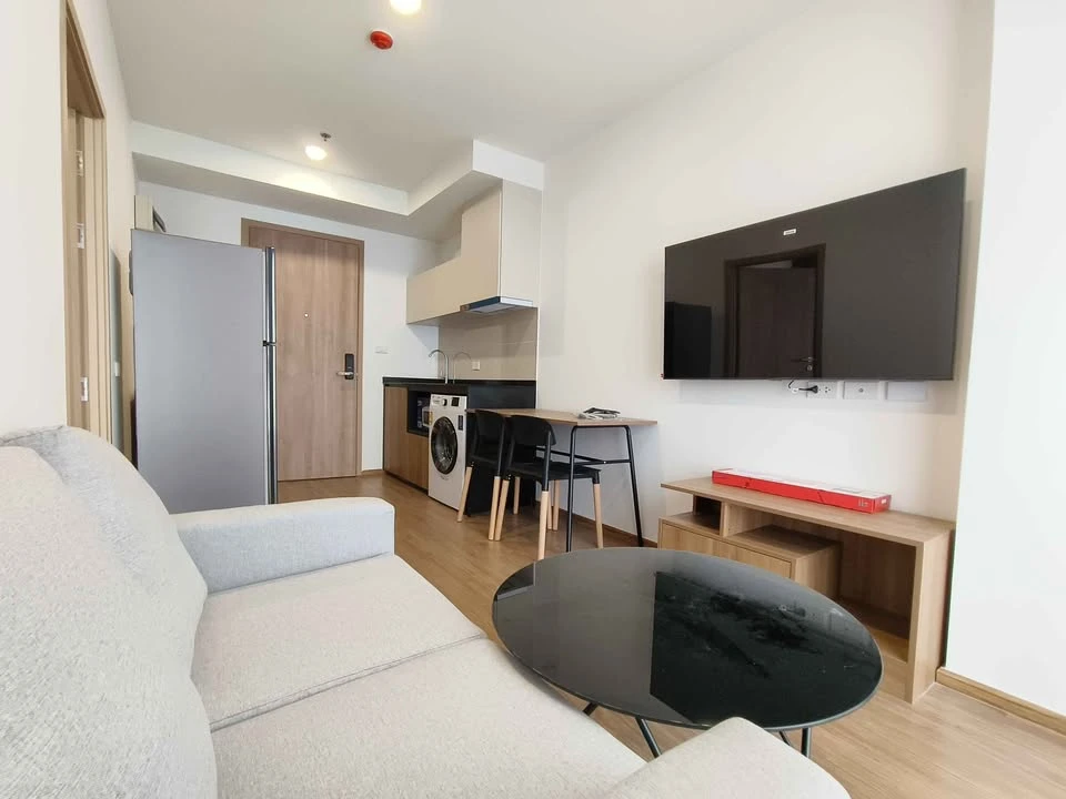 For rent: The Livin Phetkasem 37. Minimalist style decoration, fully furnished. Don't miss out!