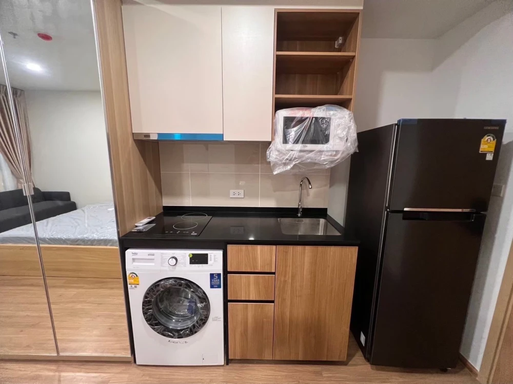 For rent: The Livin Phetkasem 37, high floor unit, comfortable living, fully furnished. Book now!
