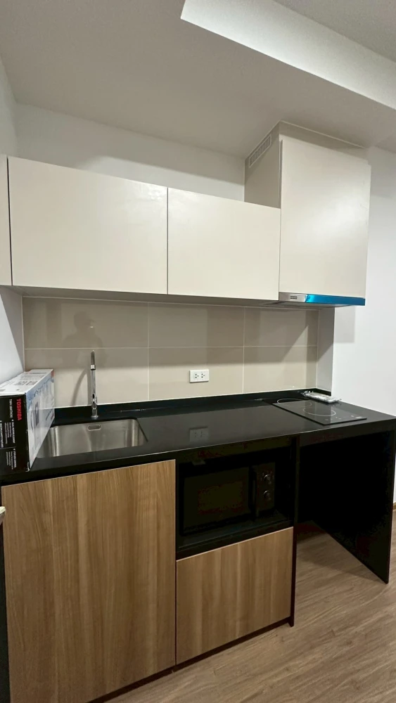 For rent: The Livin Phetkasem 37. A lovely room, fully furnished with appliances. Don't miss out!