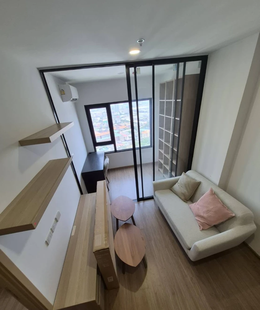 For rent: The Livin Phetkasem 37. Nice room, fully furnished, complete amenities. Book now!