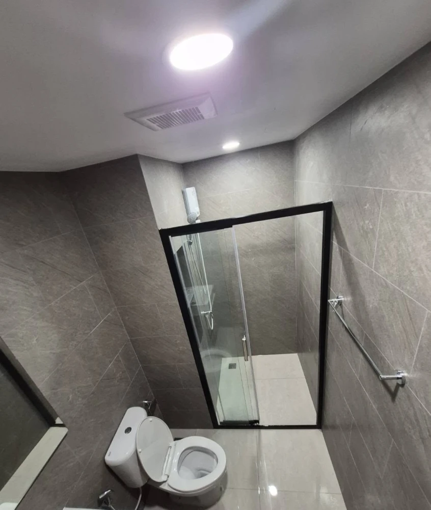For rent: The Livin Phetkasem 37. Nice room, fully furnished, complete amenities. Book now!