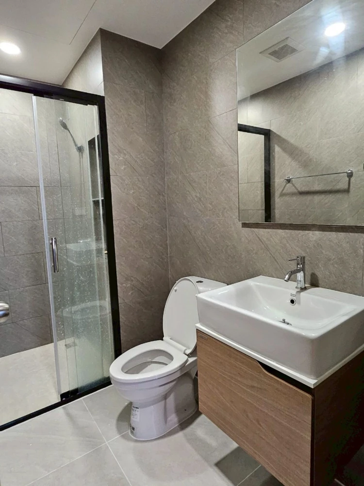 For rent: The Livin Phetkasem 37. Nice, fully furnished room. Book now! Don't wait!