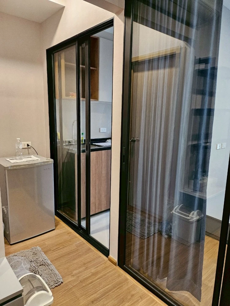 For rent: The Livin Phetkasem 37. Nice, fully furnished room. Book now! Don't wait!