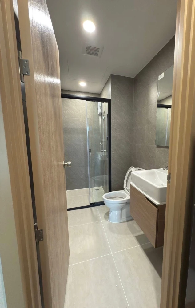 For rent: The Livin Phetkasem 37, room ready to move in, fully furnished, electrical appliances ready, hurry and reserve now.