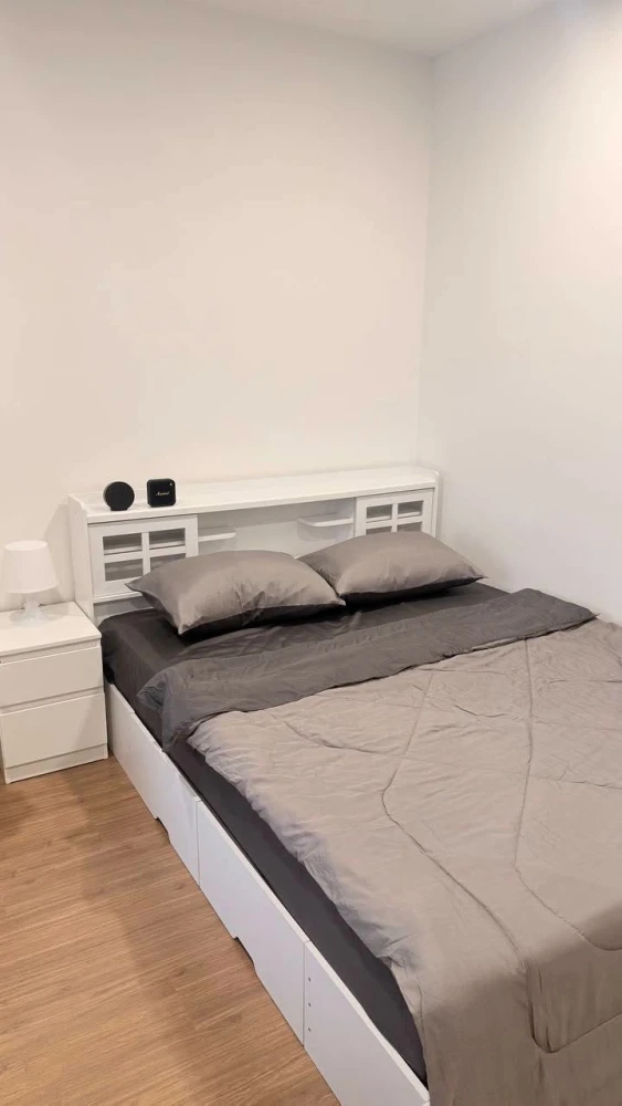For rent: The Livin Phetkasem 37, corner unit offering privacy, fully furnished, unobstructed view. Book now!