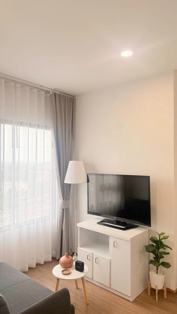 For rent: The Livin Phetkasem 37, corner unit offering privacy, fully furnished, unobstructed view. Book now!