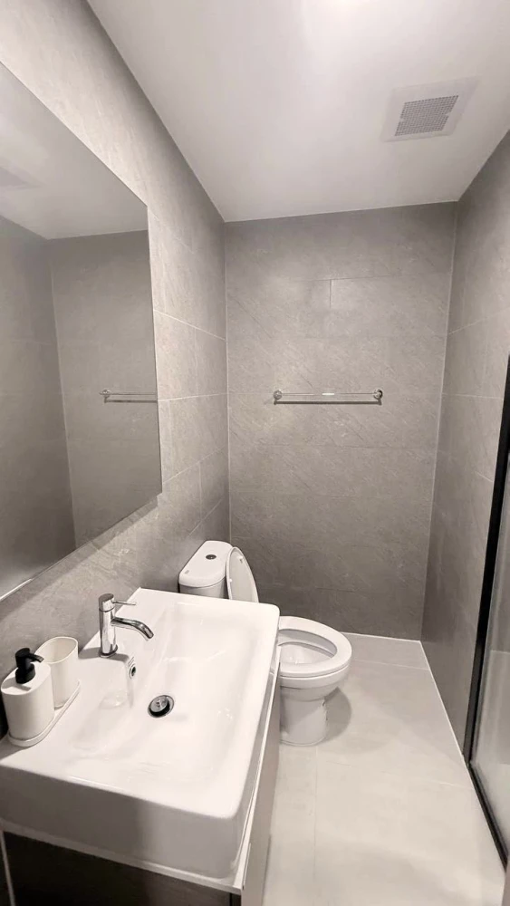 For rent: The Livin Phetkasem 37, corner unit offering privacy, fully furnished, unobstructed view. Book now!