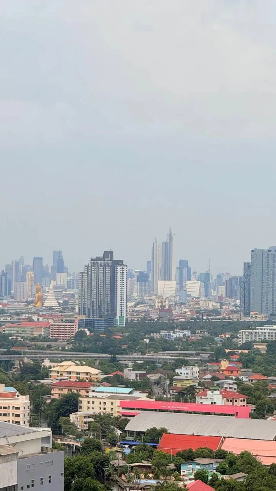 For rent: The Livin Phetkasem 37, corner unit offering privacy, fully furnished, unobstructed view. Book now!