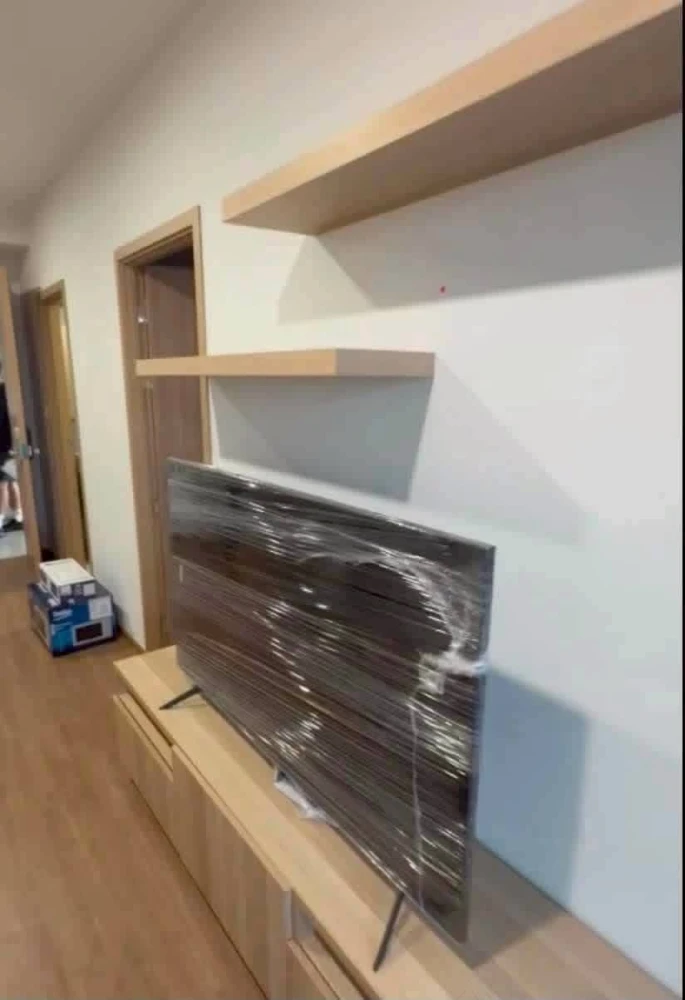 For rent: The Livin Phetkasem 37. Beautiful, clean room, ready to move in immediately.