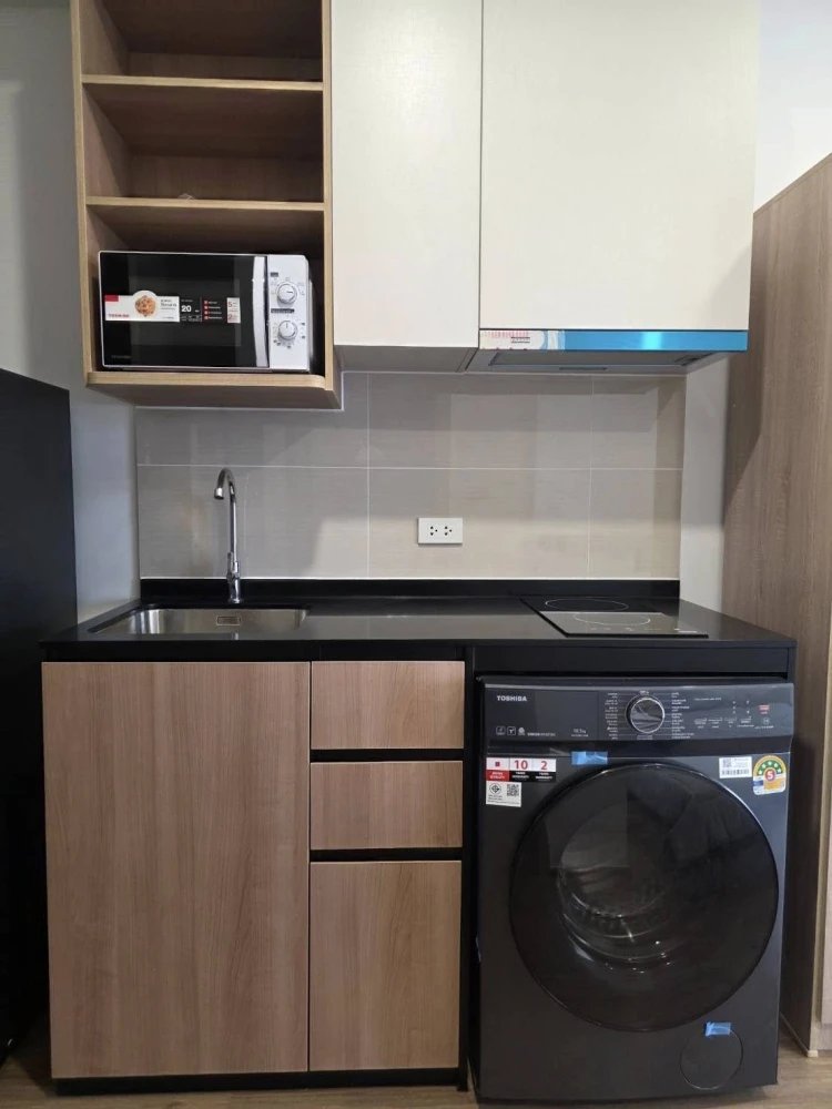 For rent: The Livin Phetkasem 37, very high floor unit. Fully furnished with appliances; just bring your suitcase and move in!