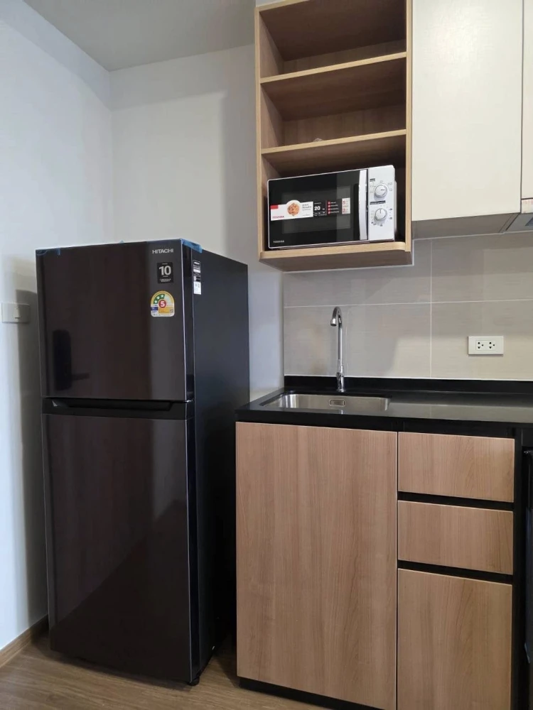 For rent: The Livin Phetkasem 37, very high floor unit. Fully furnished with appliances; just bring your suitcase and move in!