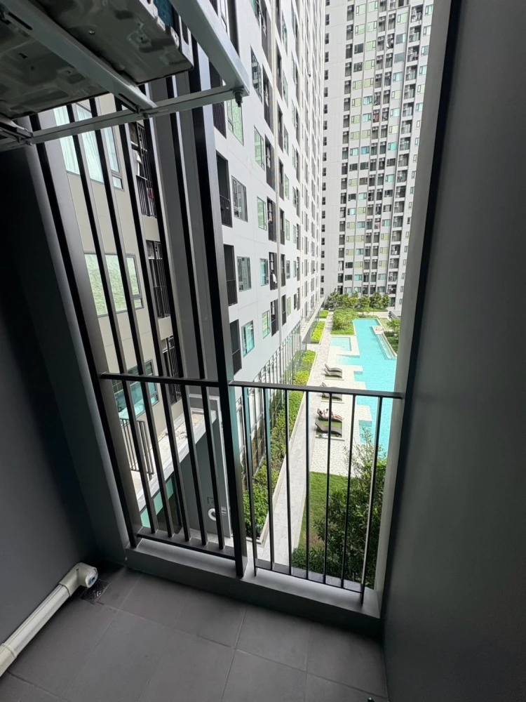 For rent: The Livin Ramkhamhaeng, 10th floor, fully furnished, very livable. Book now! (Urgent!)