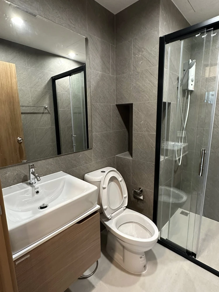 For rent: The Livin Ramkhamhaeng, a nice room, good location, comes with complete facilities. Hurry and book now!