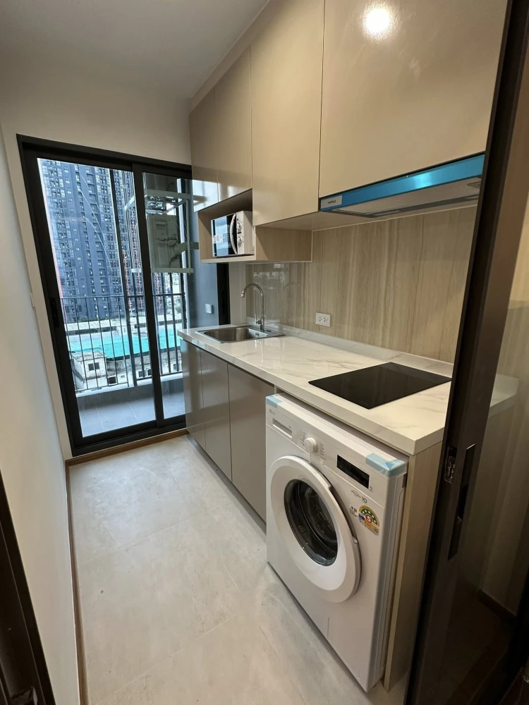 For rent: The Livin Ramkhamhaeng, a nice room, good location, comes with complete facilities. Hurry and book now!