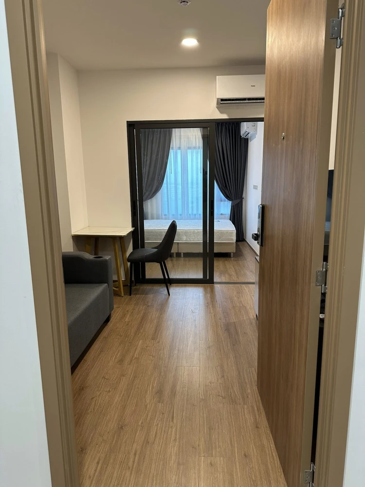 For rent: The Livin Ramkhamhaeng, a nice room, good location, comes with complete facilities. Hurry and book now!